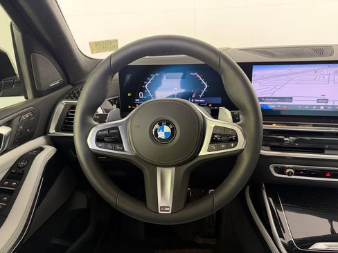 Used 2026 BMW X7 xDrive40i w/ M Sport Package image 16