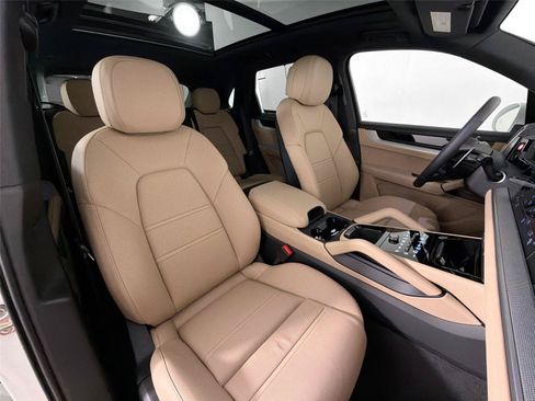 Certified 2026 Porsche Cayenne AWD/4WD image 27