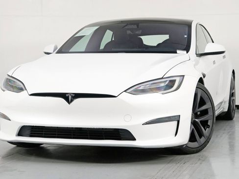 Used 2021 Tesla Model S Plaid image 3