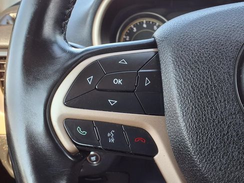Used 2014 Jeep Cherokee Latitude w/ Comfort/Convenience Group FWD image 22