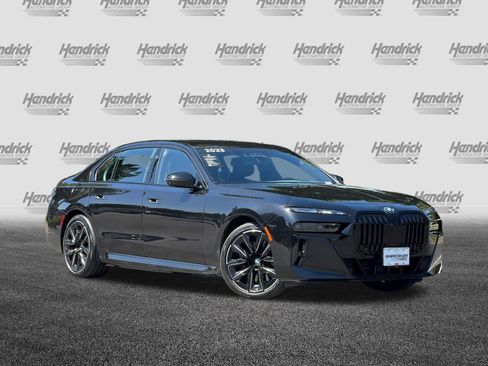 Used 2023 BMW i7 xDrive60 w/ Executive Package 2 AWD/4WD image 2