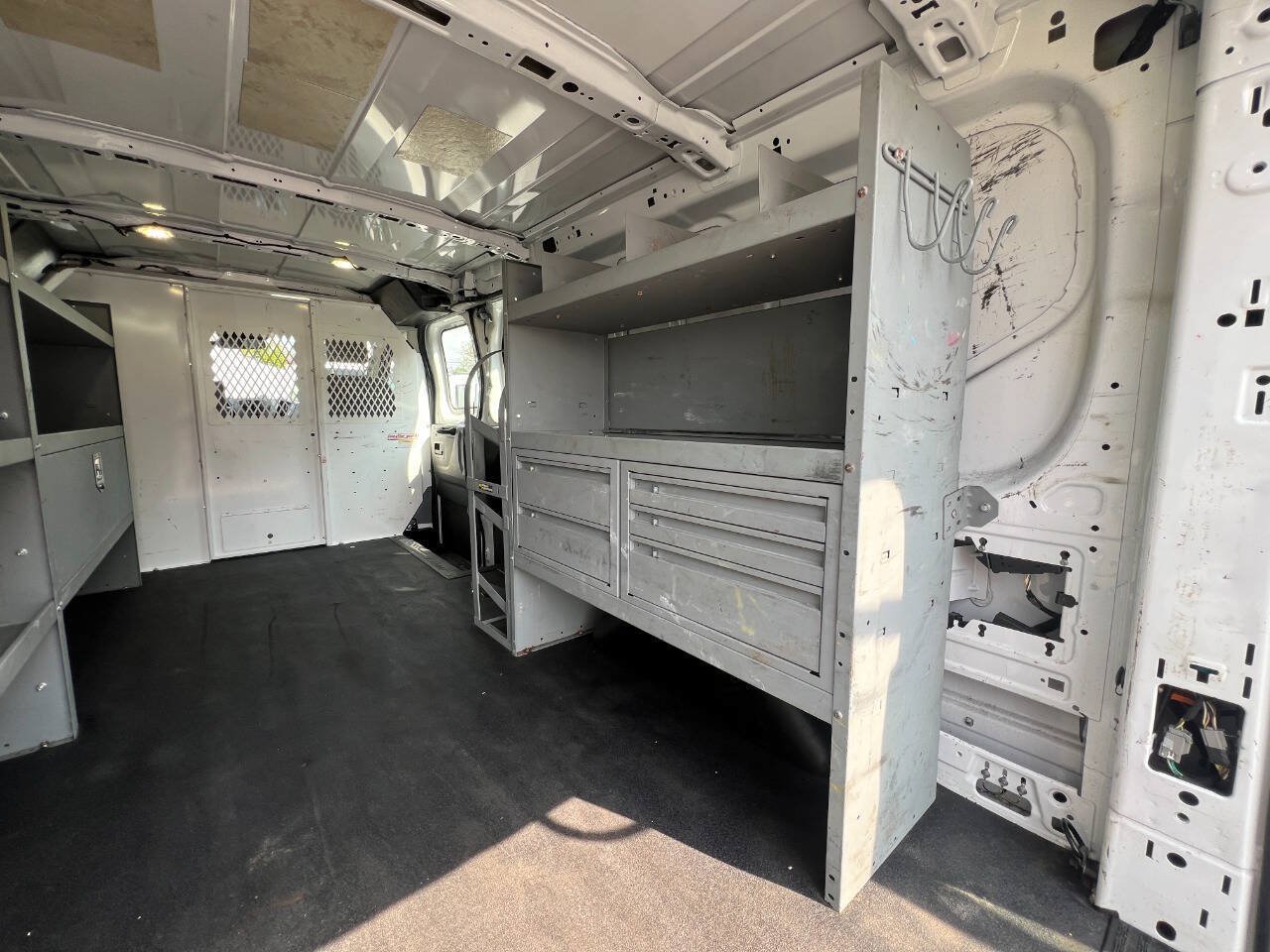 Used 2017 Ford Transit 350 148 Low Roof w/ Exterior Upgrade Package RWD image 19
