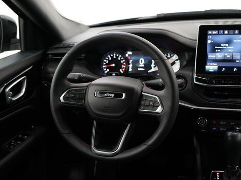 Used 2023 Jeep Compass Trailhawk w/ Trailhawk Convenience Group AWD/4WD image 14