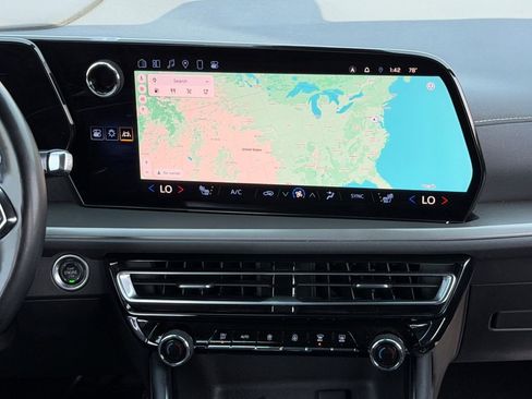 Used 2024 Chevrolet Traverse LT image 18