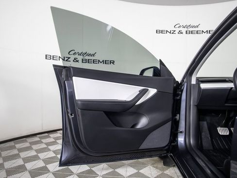 Used 2022 Tesla Model Y Performance image 20