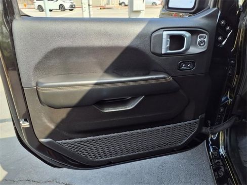 Used 2025 Jeep Wrangler Sahara image 11