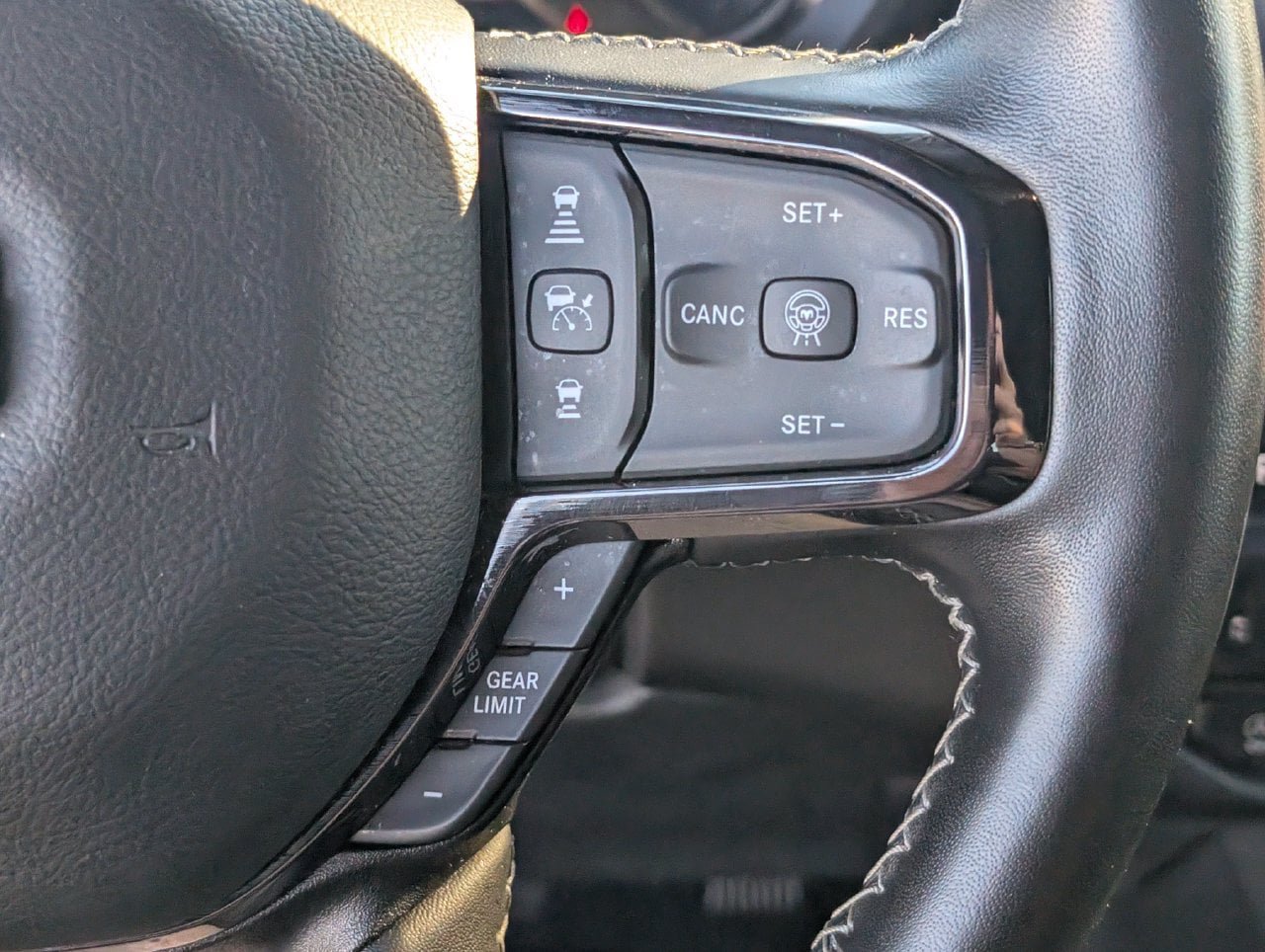 Used 2025 RAM 1500 Limited AWD/4WD image 21