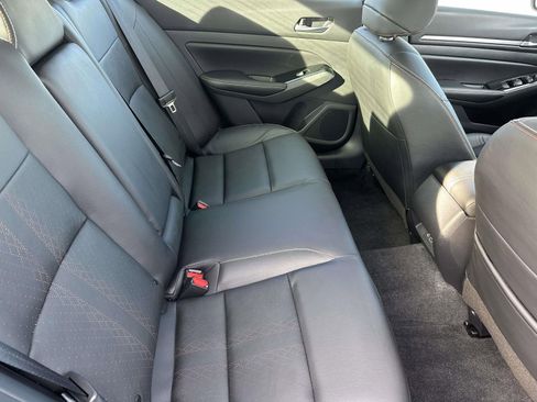 Used 2024 Nissan Altima 2.5 SR w/ SR Premium Package image 11