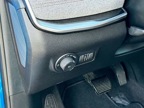 Used 2024 Jeep Compass Latitude image 10