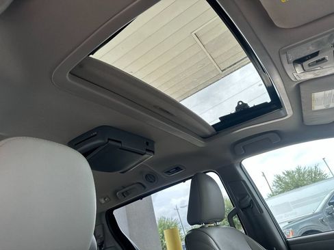 Used 2018 Toyota Sienna XLE w/ XLE Navigation Package FWD image 18