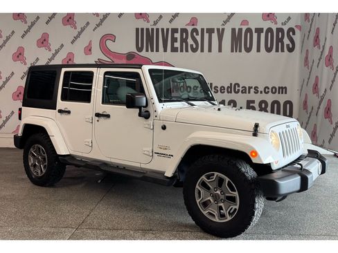Used 2015 Jeep Wrangler Unlimited Sahara w/ Connectivity Group AWD/4WD image 3