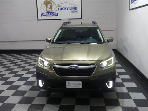 Used 2022 Subaru Outback Premium AWD/4WD image 3
