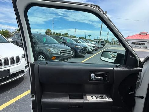 Used 2010 Ford Flex SE FWD image 23
