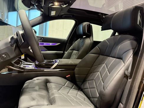 Used 2025 BMW i7 xDrive60 w/ Premium Package image 14