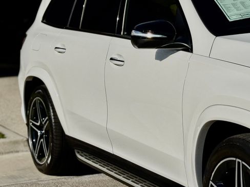 Used 2024 Mercedes-Benz GLS 450 4MATIC image 10