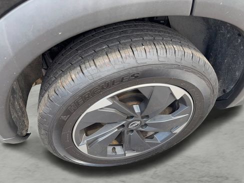 Used 2025 Nissan Rogue SV AWD/4WD image 9