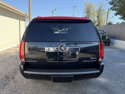 Used 2011 Cadillac Escalade Platinum image 9