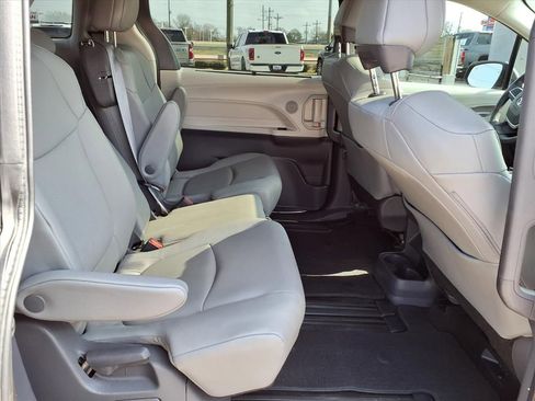 Certified 2021 Toyota Sienna XLE image 20
