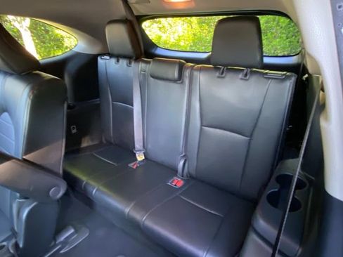 Used 2022 Toyota Highlander XLE FWD image 10