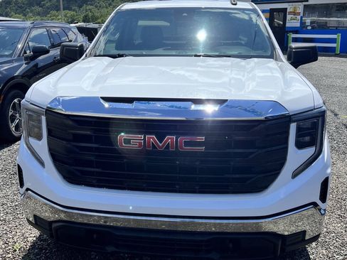 Used 2022 GMC Sierra 1500 Pro w/ Pro Value Package AWD/4WD image 2