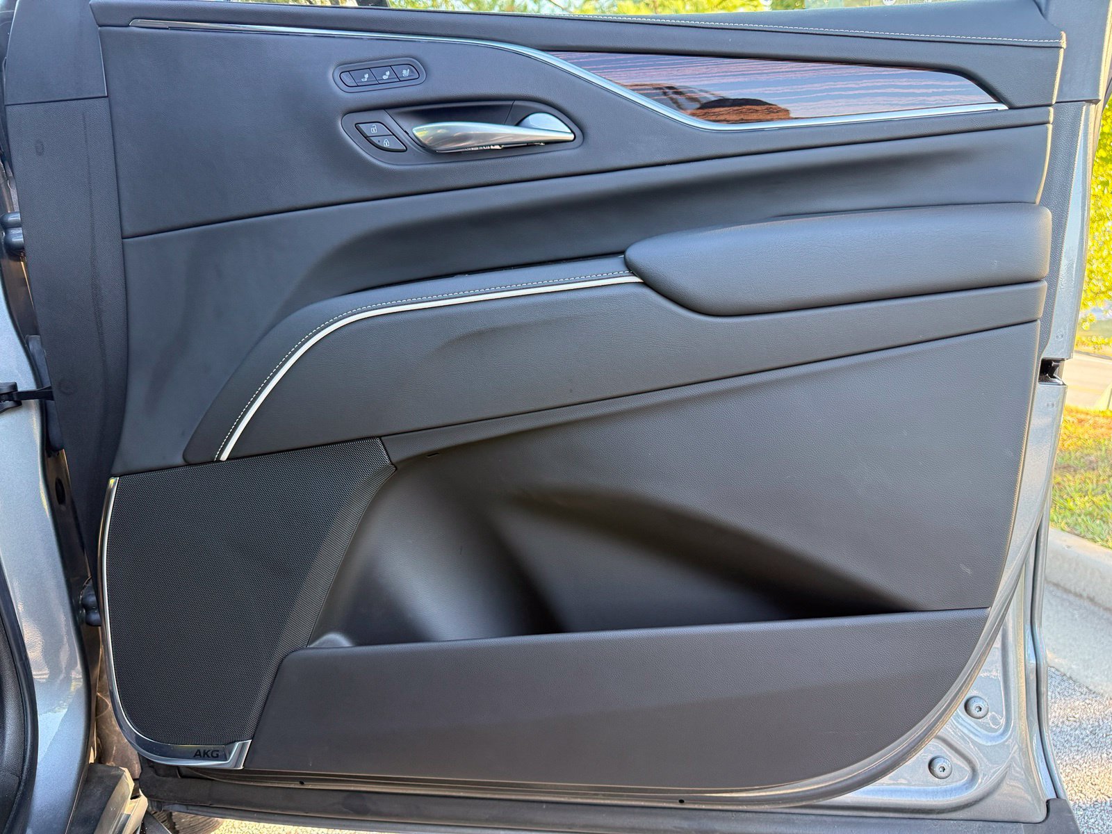 Used 2022 Cadillac Escalade Premium Luxury AWD/4WD image 44