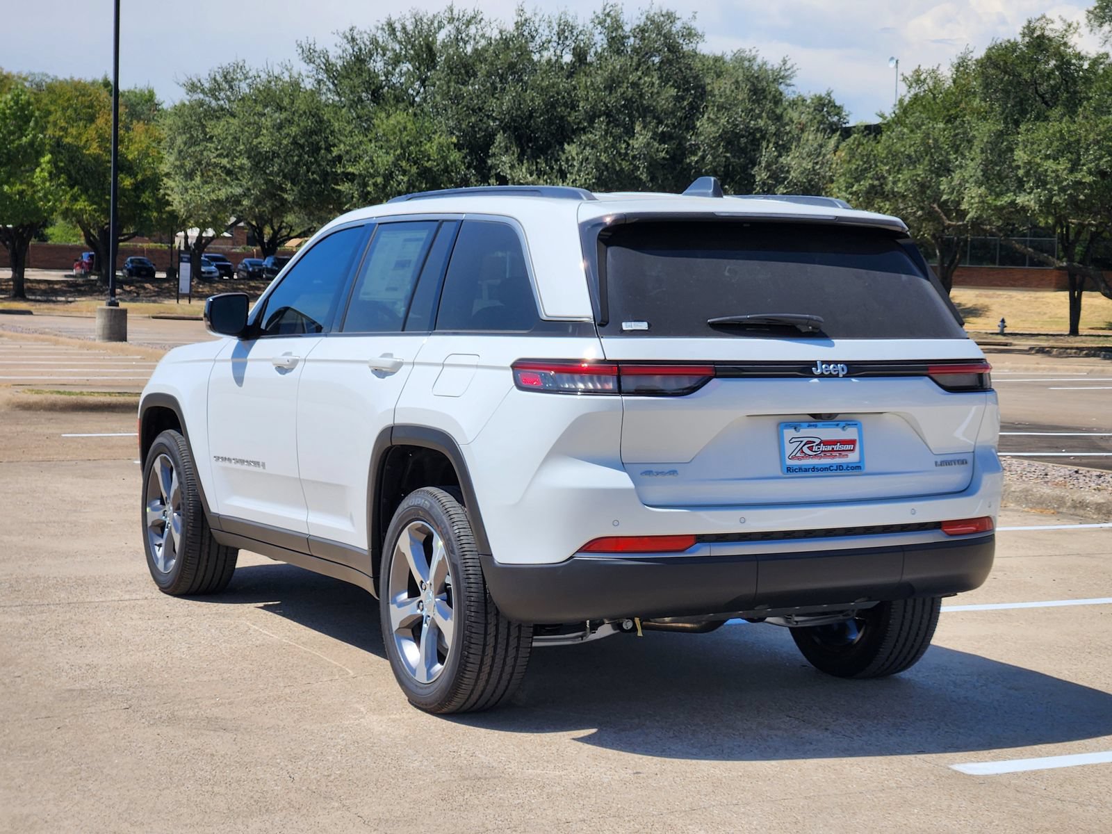 New 2026 Jeep Grand Cherokee Limited AWD/4WD image 4