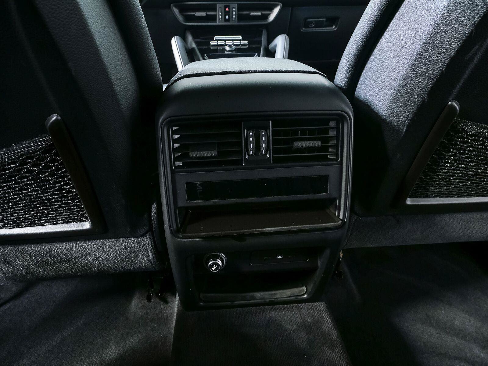 Certified 2024 Porsche Cayenne AWD/4WD image 21