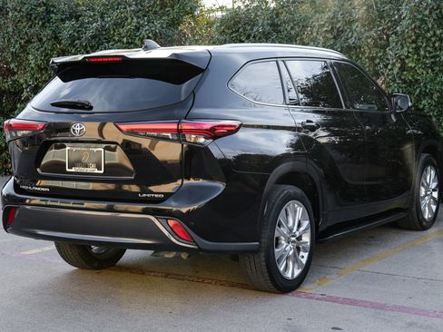 Used 2020 Toyota Highlander Limited image 8