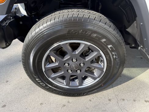 Used 2020 Jeep Gladiator Overland image 31