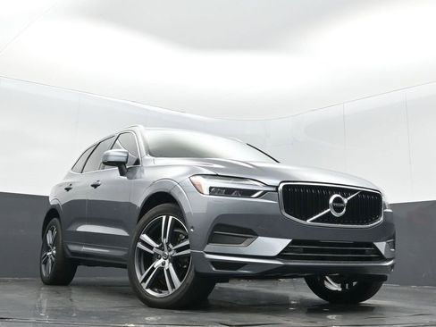 Used 2019 Volvo XC60 T6 Momentum w/ Multimedia Package image 31