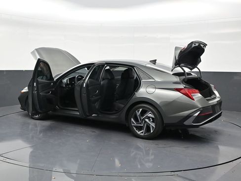 Used 2025 Hyundai Elantra SEL FWD image 32