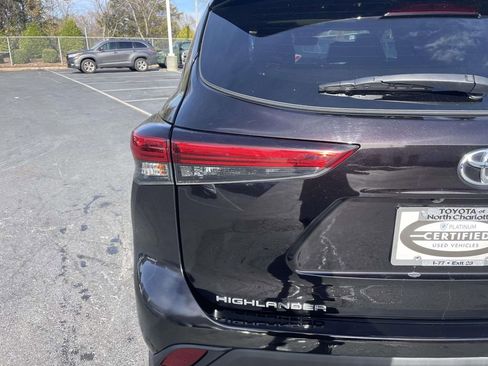Used 2021 Toyota Highlander XLE image 19