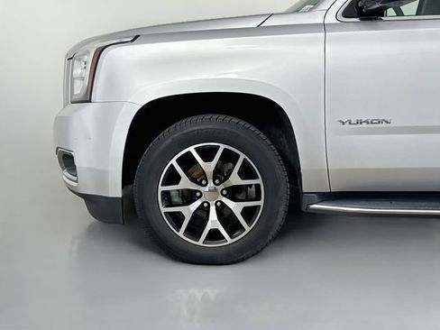 Used 2017 GMC Yukon SLT AWD/4WD image 33