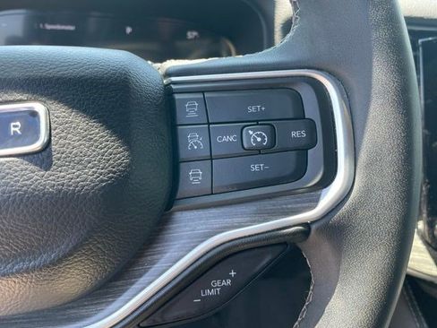 Certified 2024 Jeep Wagoneer L Series II w/ Flexible Seating Group AWD/4WD image 45