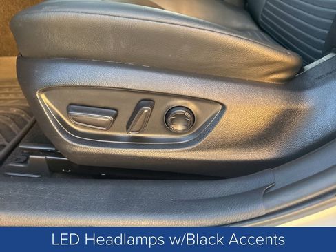 Used 2024 Toyota Camry SE image 11