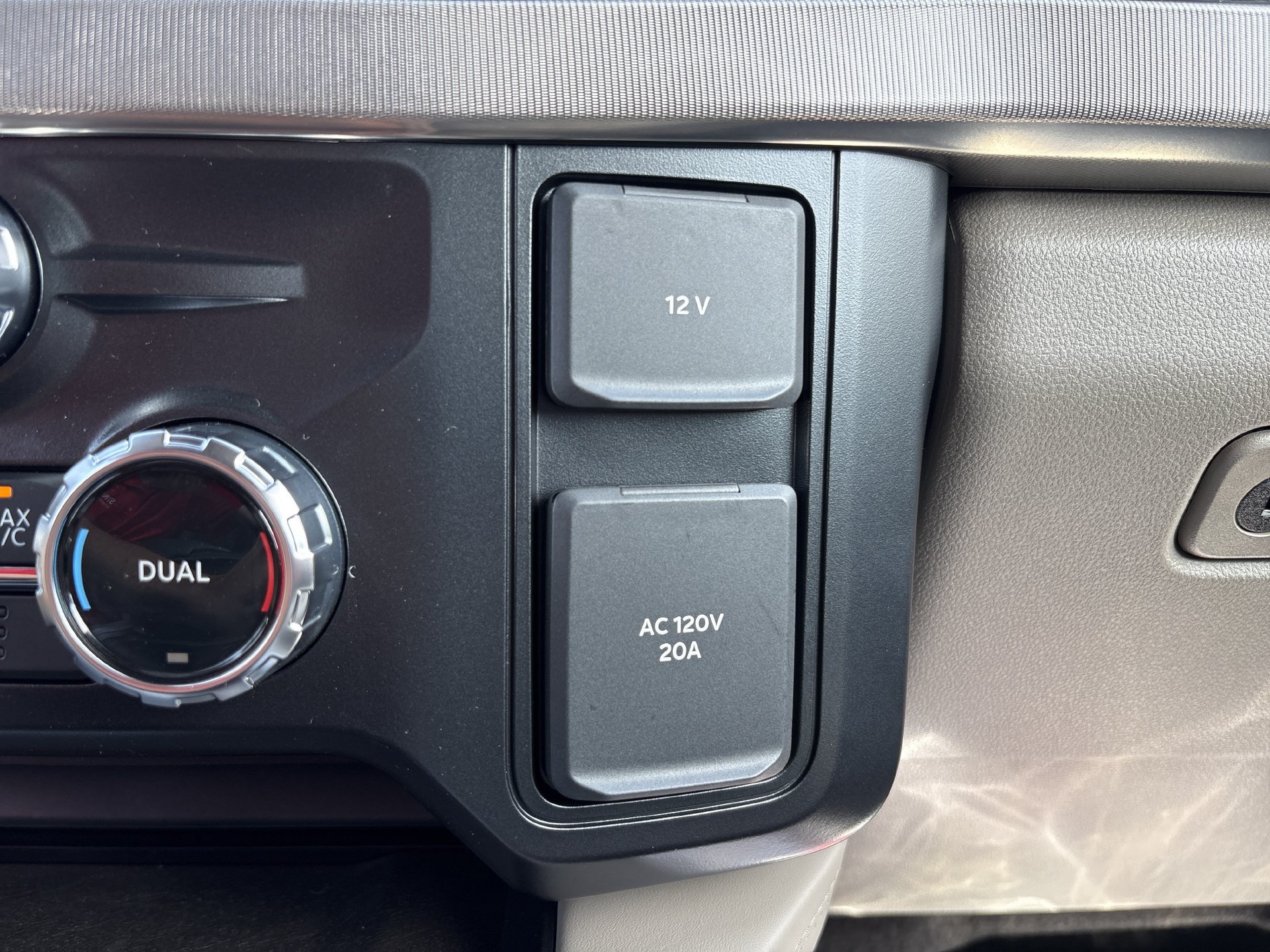 New 2027 Ford F350 Platinum w/ Platinum Plus Package AWD/4WD image 8