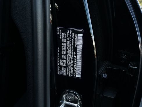 Certified 2023 Porsche Macan AWD/4WD image 21