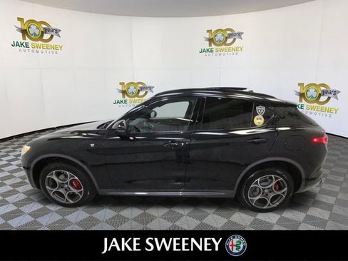Used 2022 Alfa Romeo Stelvio Ti AWD/4WD image 3
