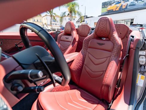 Used 2020 Aston Martin DBS Superleggera Volante RWD image 28