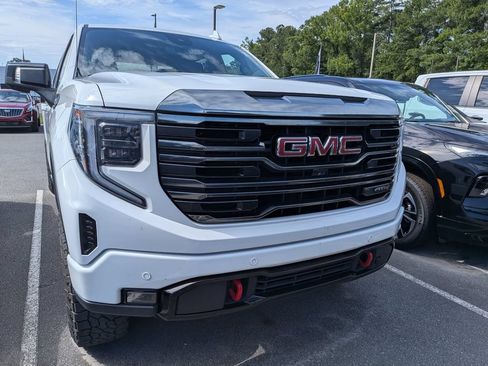 Used 2023 GMC Sierra 1500 AT4 w/ Technology Package AWD/4WD image 14