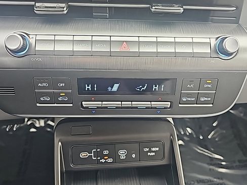 Used 2024 Hyundai Kona Limited image 23