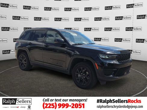 Used 2025 Jeep Grand Cherokee Altitude AWD/4WD image 1