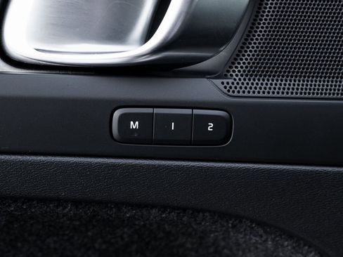 Used 2023 Volvo XC40 B5 Plus w/ Driver Assist Package image 15