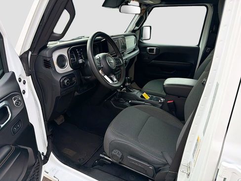 Used 2024 Jeep Wrangler Sahara image 26