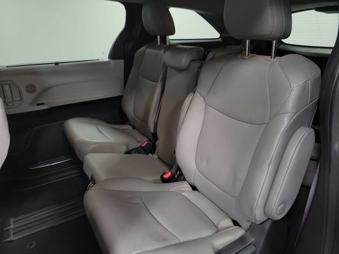 Used 2025 Toyota Sienna XLE w/ XLE Plus Package FWD image 20