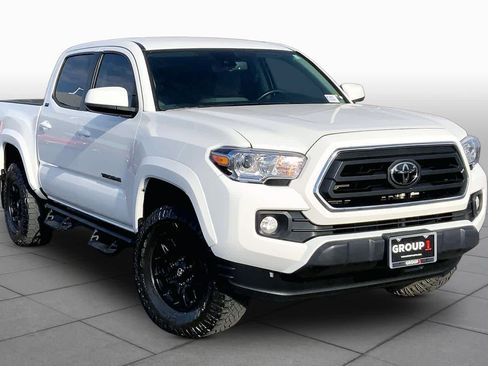 Used 2022 Toyota Tacoma SR5 RWD image 3