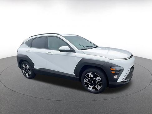 Used 2025 Hyundai Kona SEL image 2