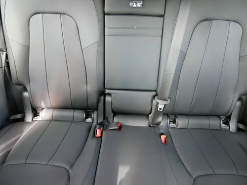 Used 2025 Mercedes-Benz GLB 250 4MATIC image 13