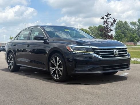 Used 2022 Volkswagen Passat 2.0T SE FWD image 1