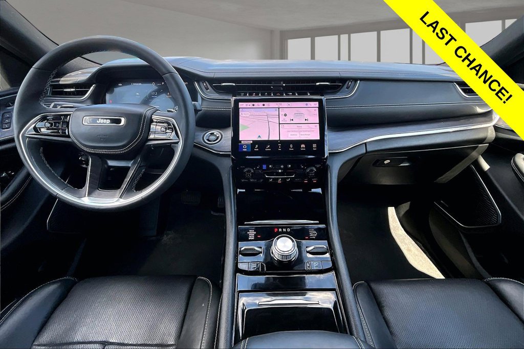 Used 2023 Jeep Grand Cherokee Overland w/ Luxury Tech Group IV AWD/4WD image 16